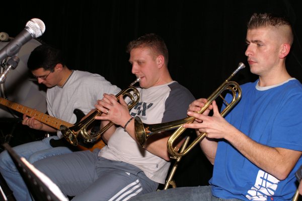 Sbastien  la guitare basse et les trompettes